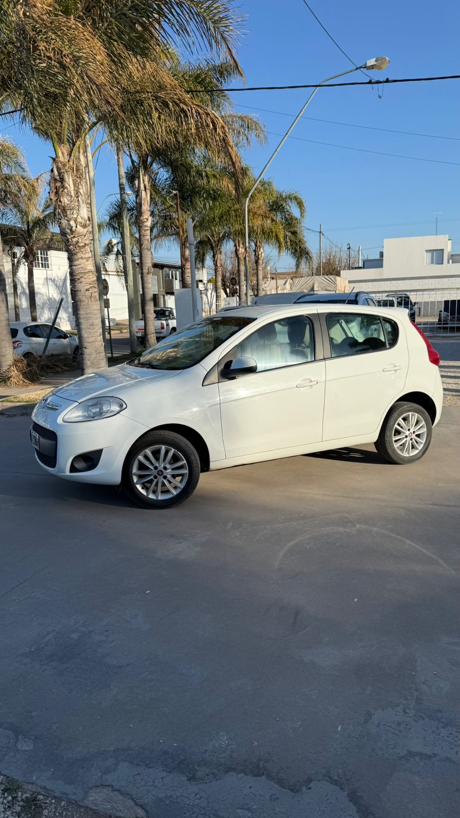 FIAT - PALIO  - ESSENCE - 2015